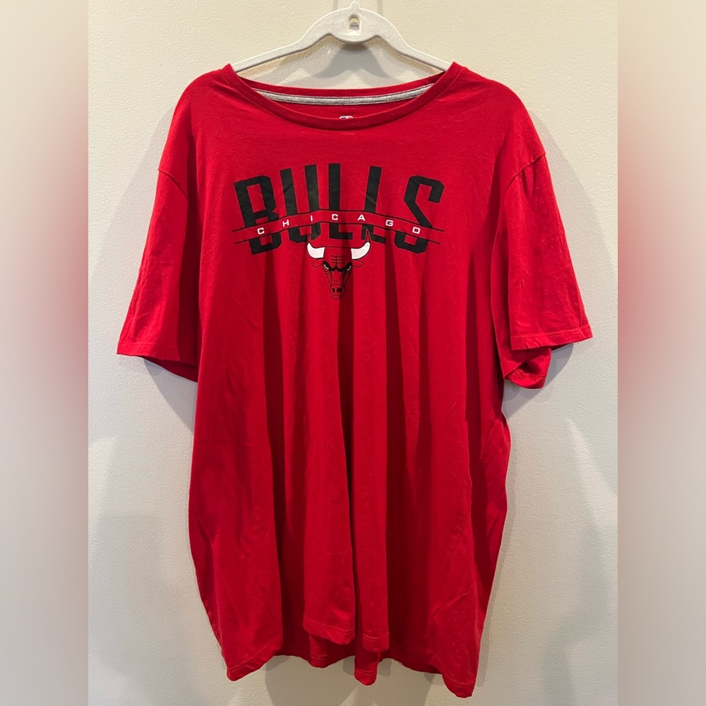 NBA Chicago Bulls Basketball men’s XXL red short sleeve t-shirt athletic‎ casual